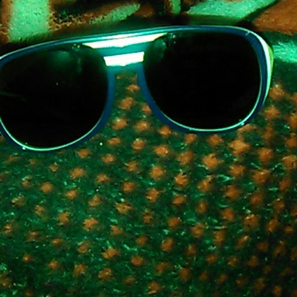Ray Bans Sunglasses by B&L - Picture 1 of 7